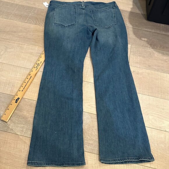 OLD NAVY WOMENS MID RISE BOOTCUT JEANSE SIZE 18 NEW - Picture 10 of 11